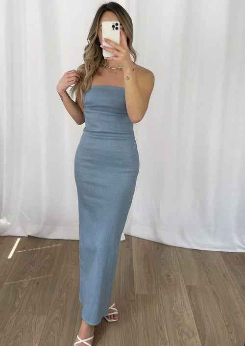 Robe en jean clair (fermeture qui tient pas)