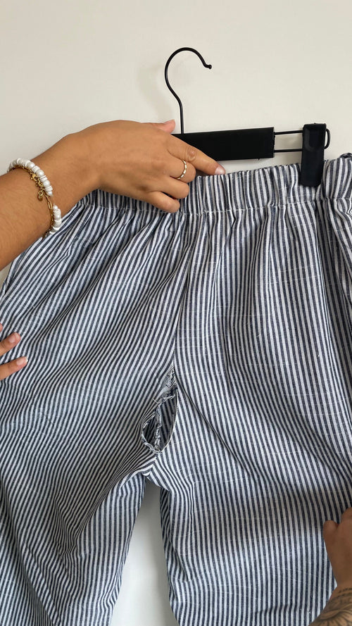 Pantalon rayures (trou)