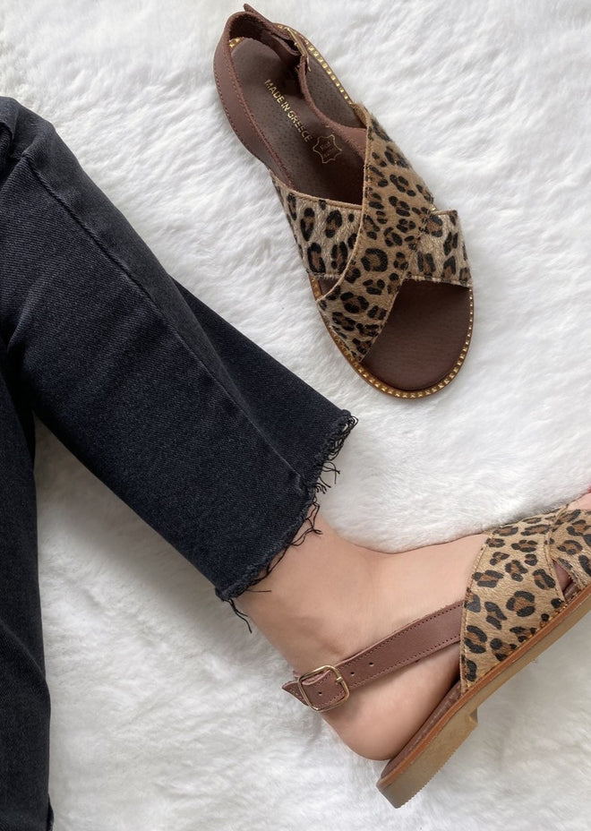 Sandales en cuir léopard