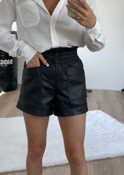 Short simili cuir